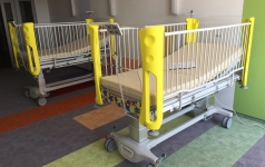 Łóżka pediatryczne Embrace Advance