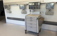Wózek anestezjologiczny AVALO oraz wyposażenie SOR